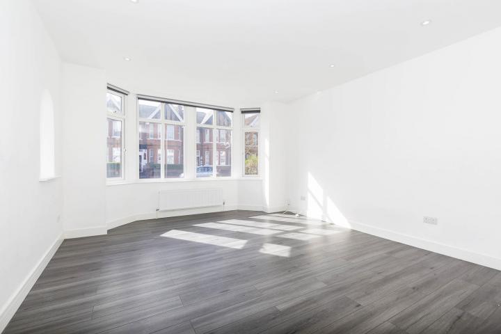 Renovated Garden apartment with private parking Anson Road, Willesden Green